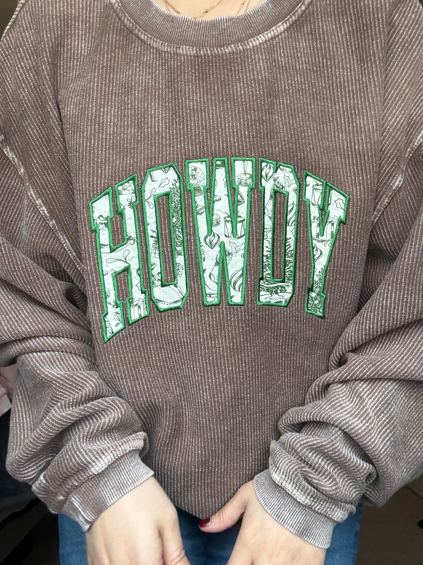 Brown corduroy crewneck with “Howdy”  GREEN