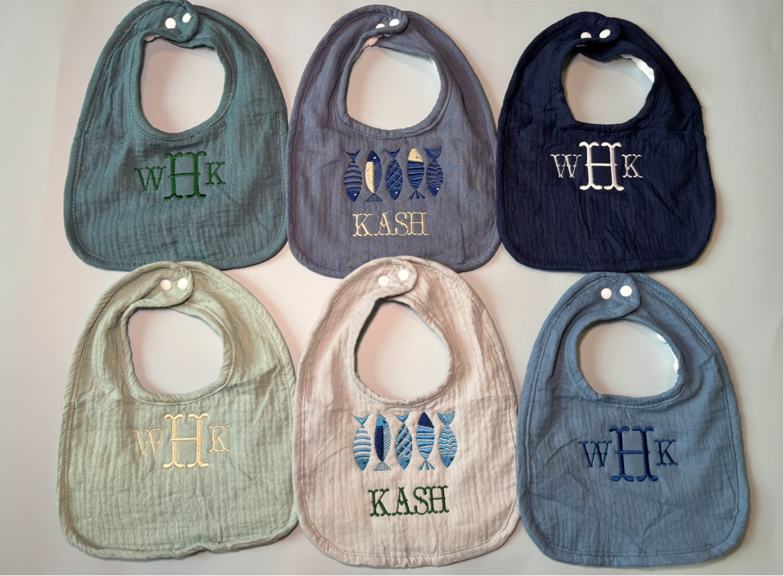 6 Baby Muslin bib (monogram embroidery)